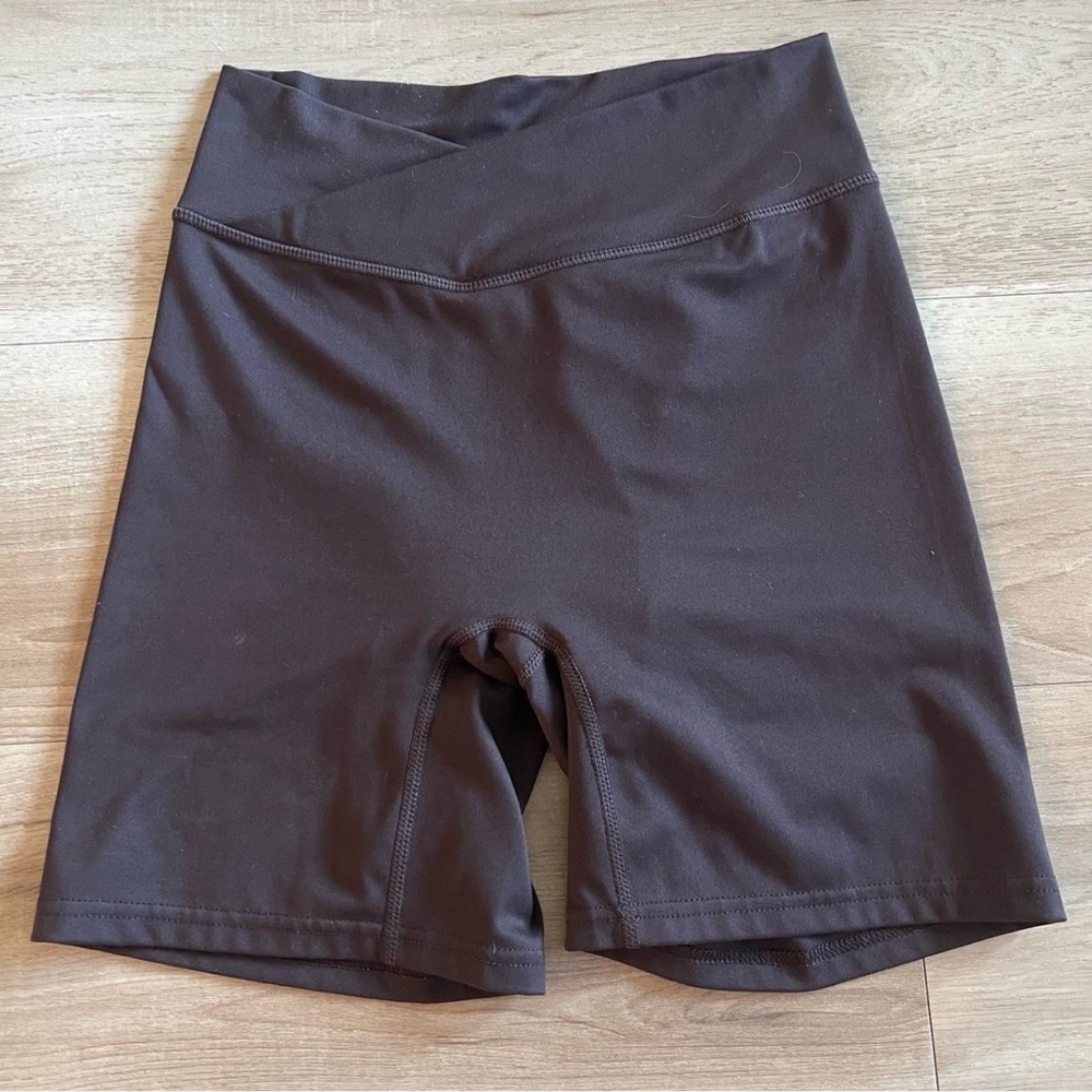 437 The V Short in Espresso Brown - Picture 4 of 7
